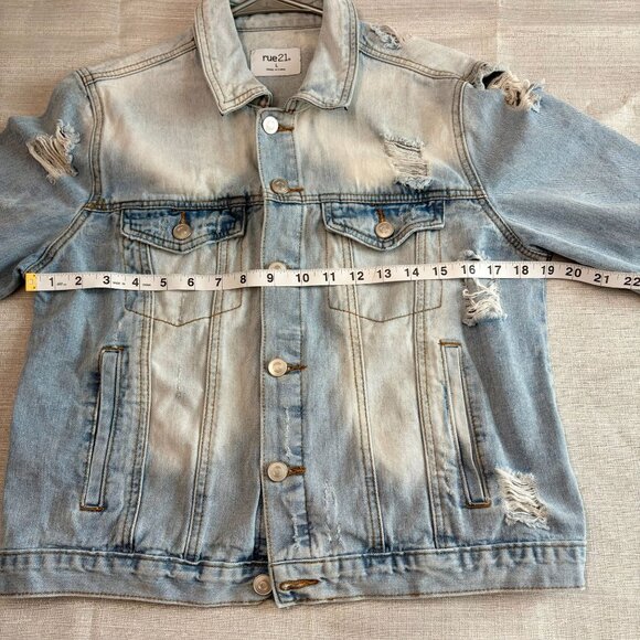 Rue21 Womens Distressed Light Wash Denim Jacket Size L - Picture 6 of 9